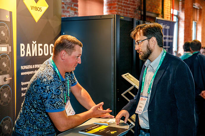 VIBOS employee and guest at the Data Center Exhibition 2018